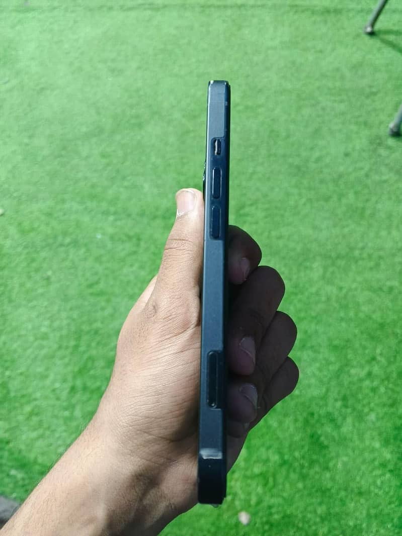 Apple iPhone 13 1