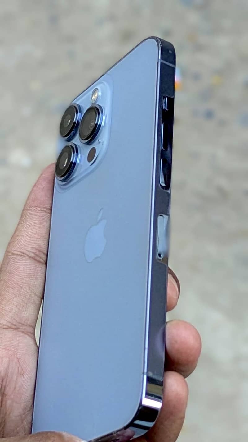 Apple iPhone 13 Pro 1
