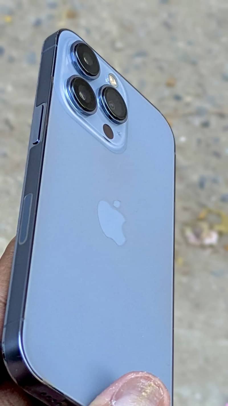 Apple iPhone 13 Pro 2