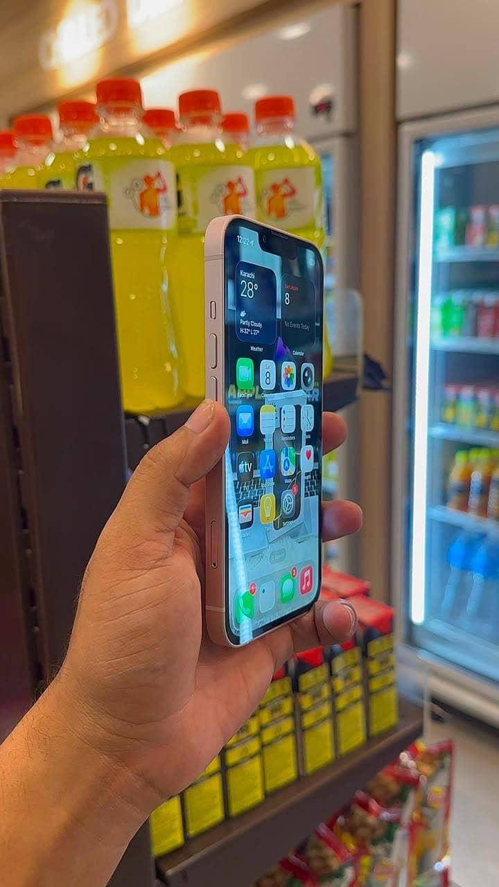 Apple iPhone 13 5