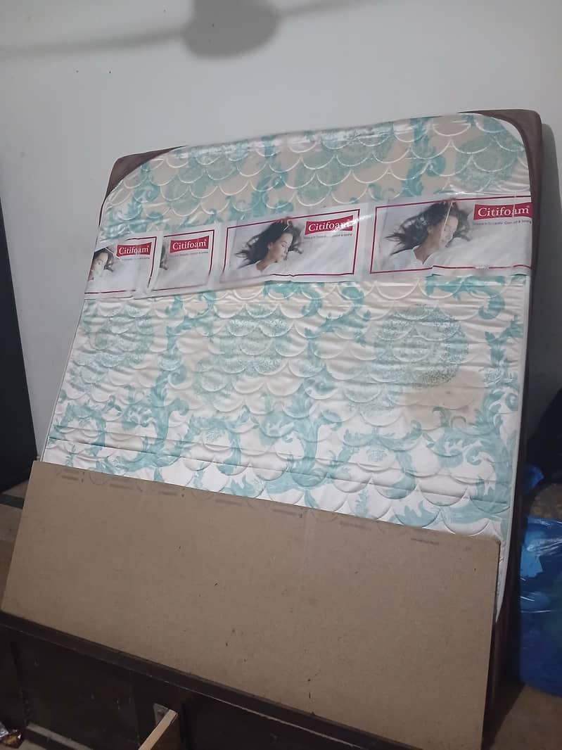 king size bed 0