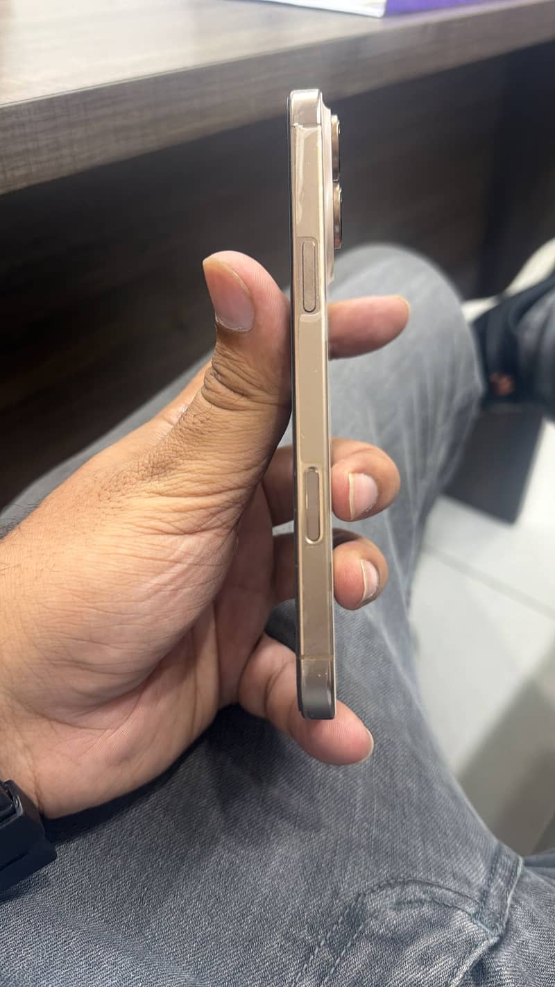 Apple iPhone 16 Pro Max 1
