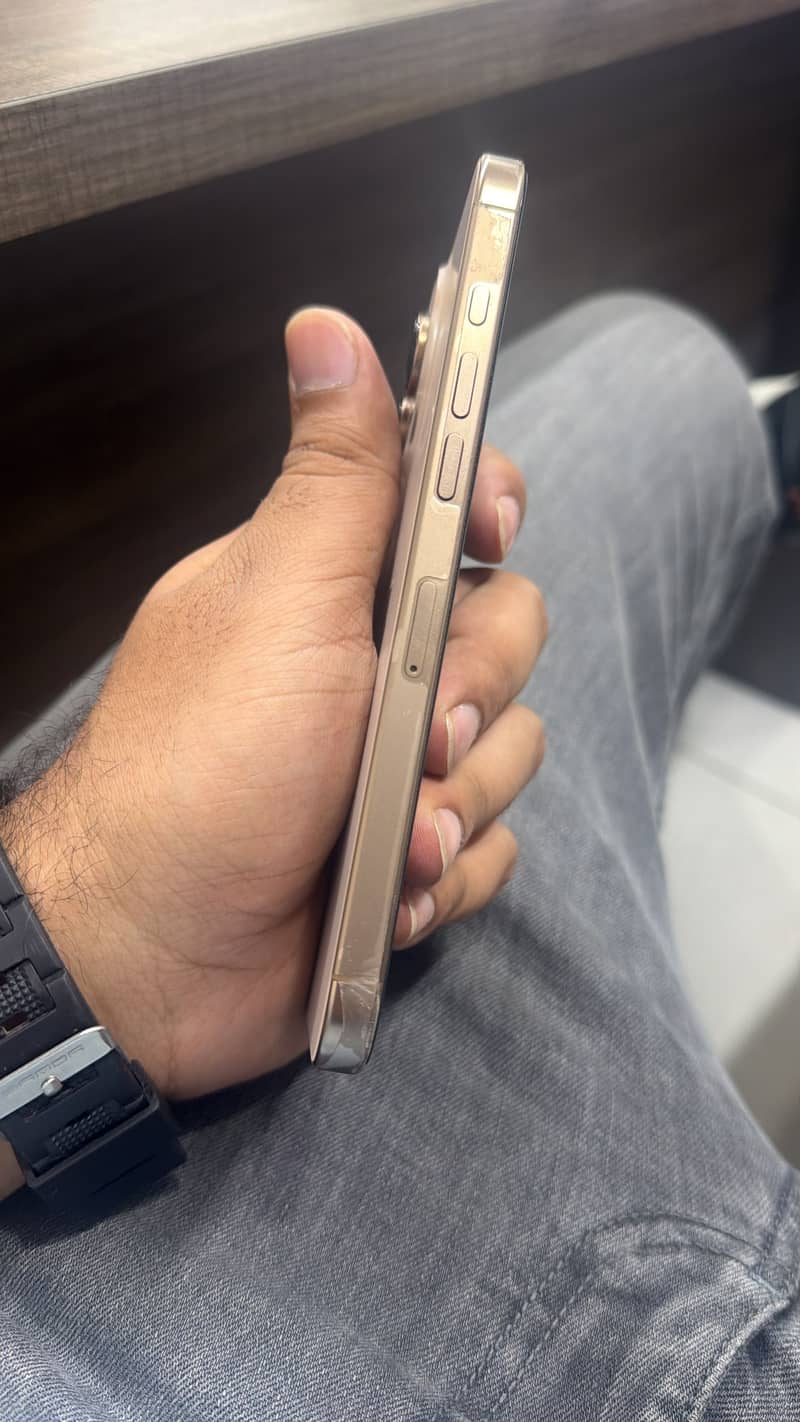 Apple iPhone 16 Pro Max 3