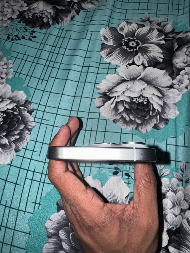 Apple iPhone 15 Pro 4
