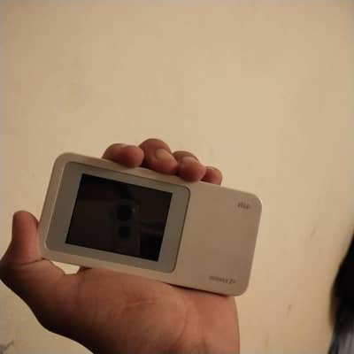 AU WiMAX 2+ pocket wifi router -japanese import -touch screen