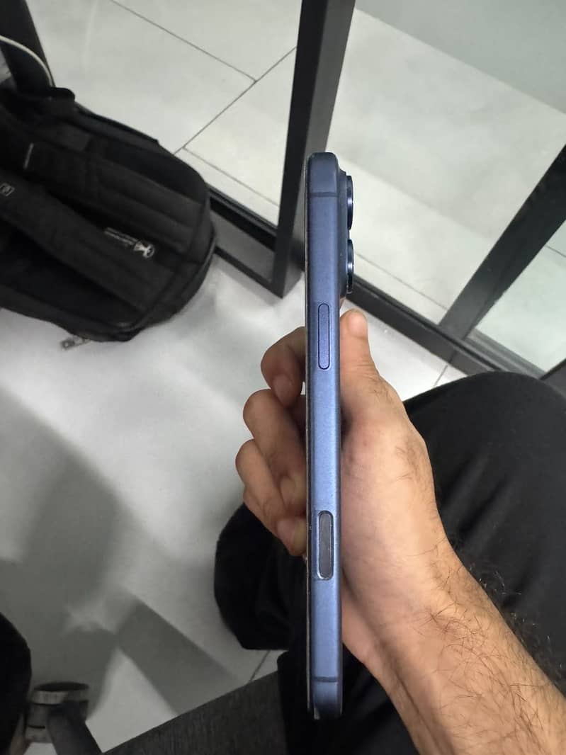 Apple iPhone 17 Pro Max 4