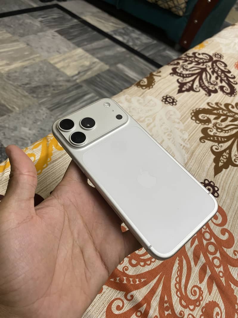 Apple iPhone 17 Pro Max 1