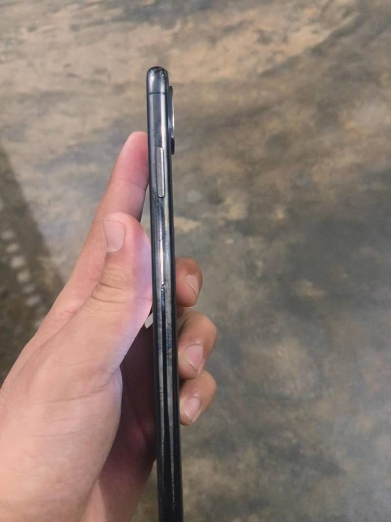 Apple iPhone XS Max 4