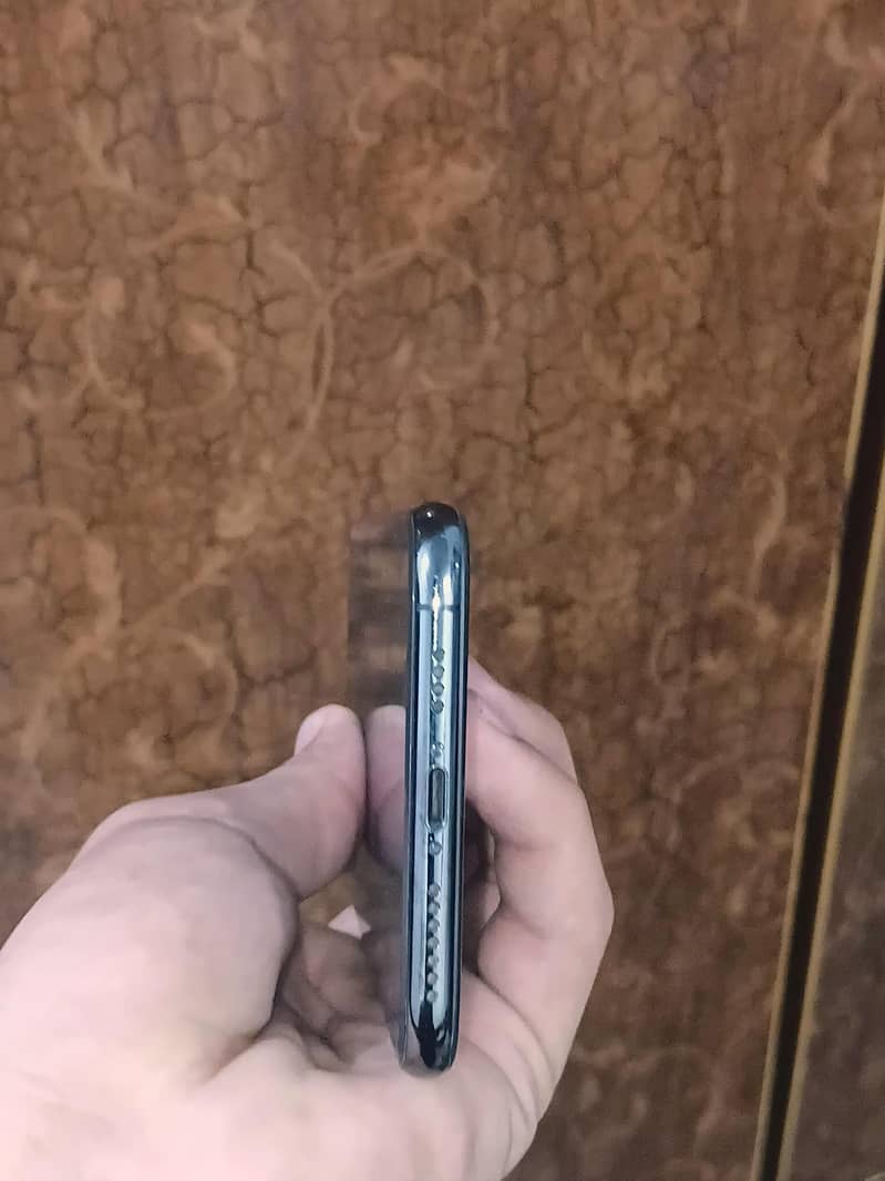 Apple iPhone XS Max 5