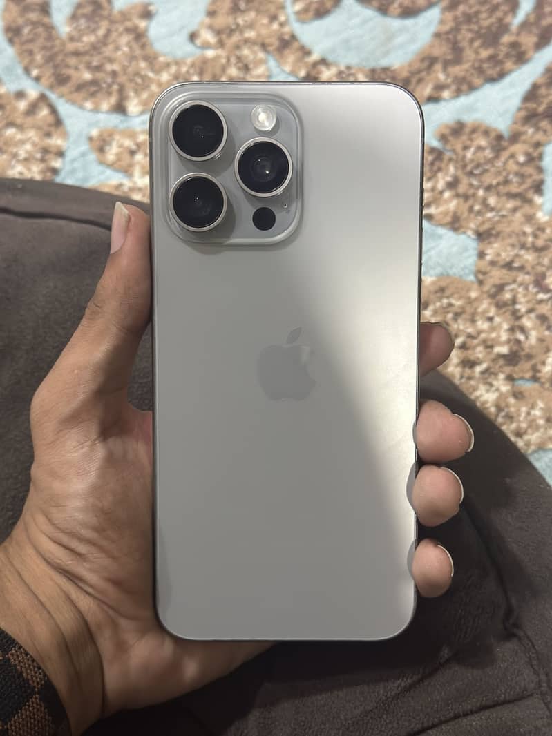 Apple iPhone 15 Pro Max 0
