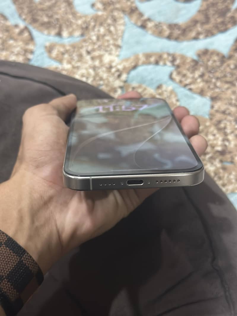 Apple iPhone 15 Pro Max 1