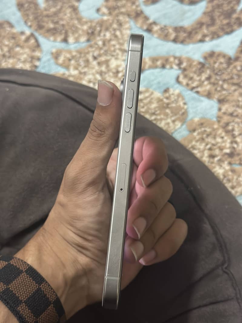 Apple iPhone 15 Pro Max 3