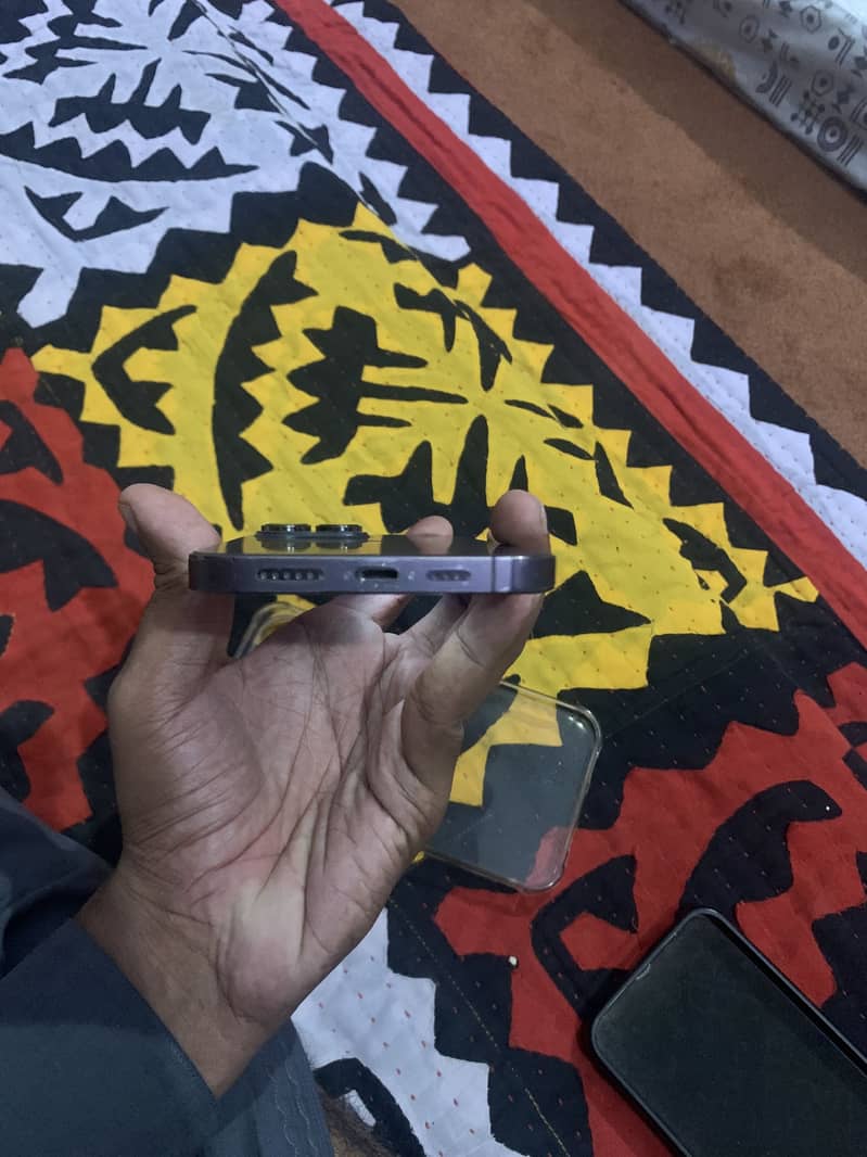 iPhone 14 Pro Max 2