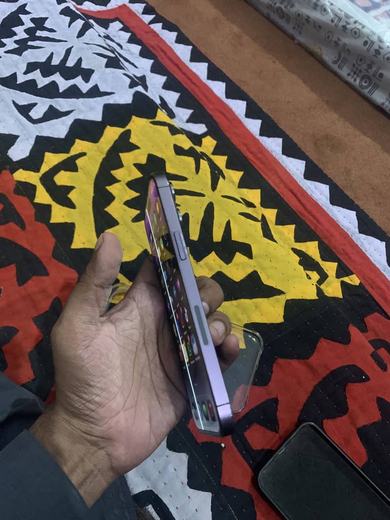 iPhone 14 Pro Max 4