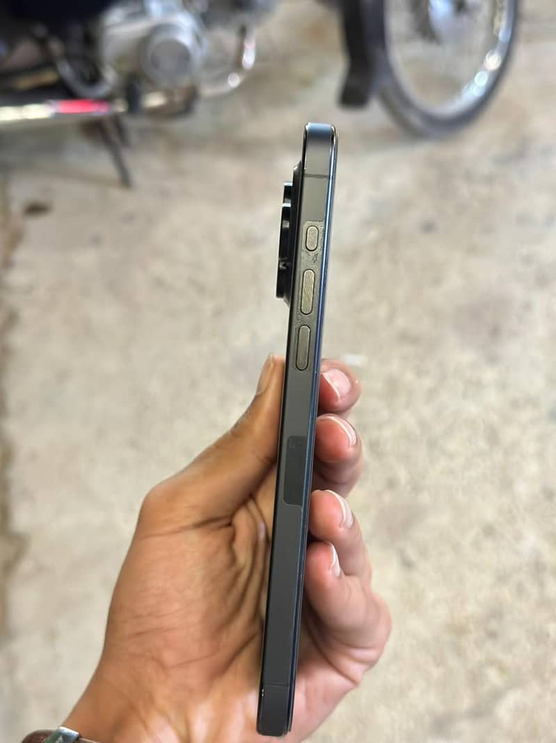 Apple iPhone 15 Pro Max 1