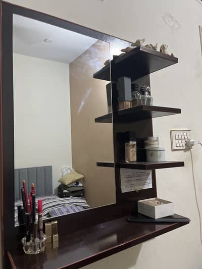 Wall mirror with Beautiful design, high-quality sheet work