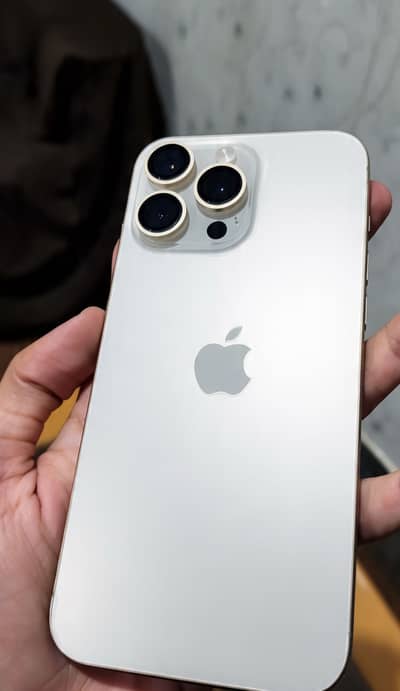 iPhone 16 Pro Max – 256GB | Factory Unlocked | Gold