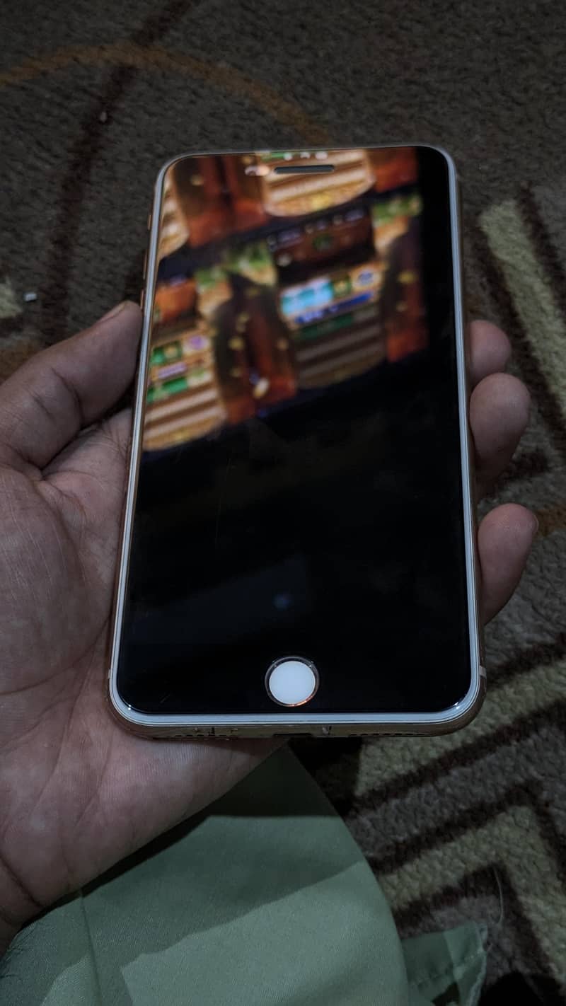 Apple iPhone 8 Plus 1