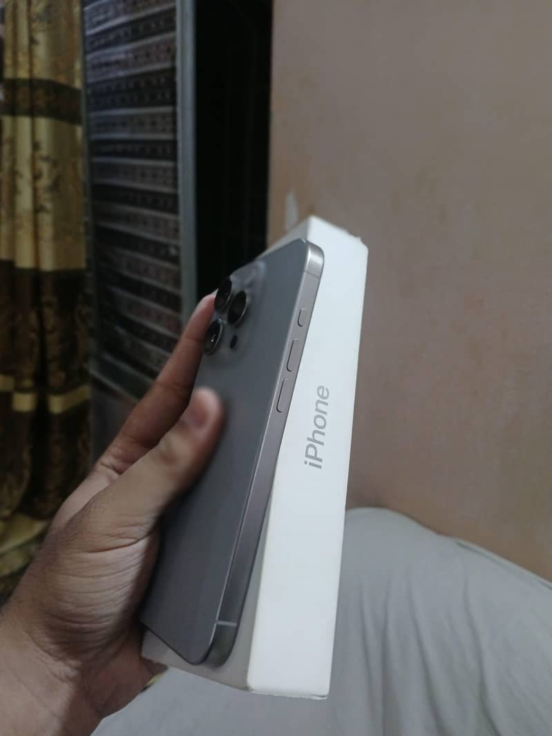 Apple iPhone 15 Pro 0
