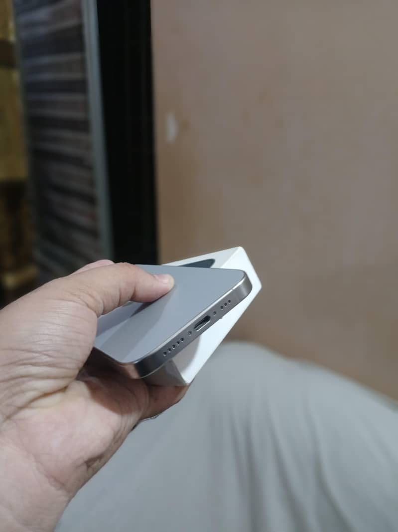 Apple iPhone 15 Pro 3
