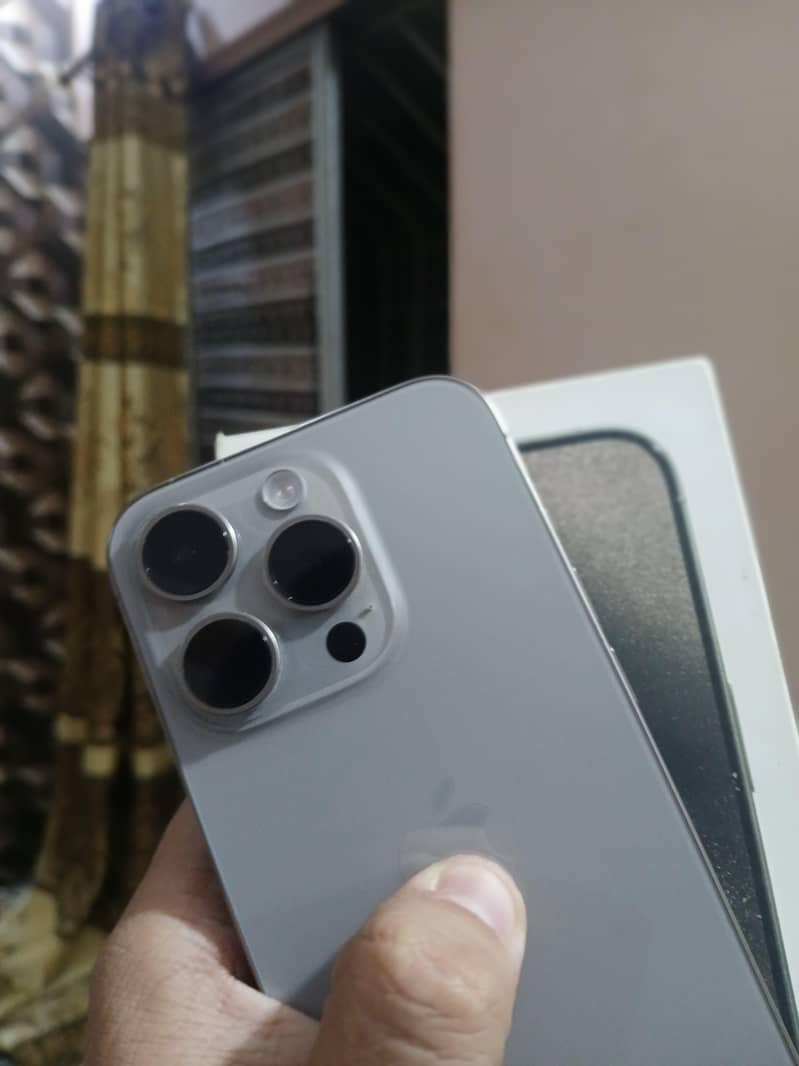 Apple iPhone 15 Pro 4