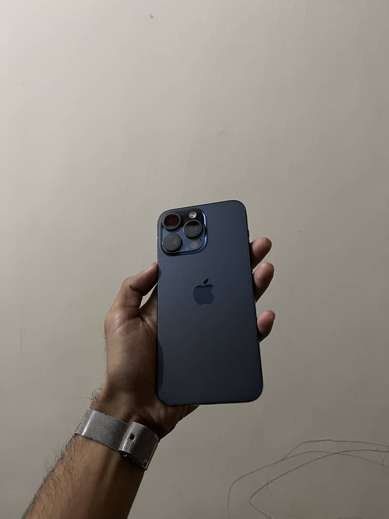 Apple iPhone 15 Pro Max 0