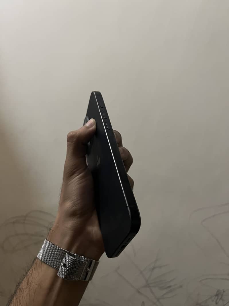 Apple iPhone 15 Pro Max 2