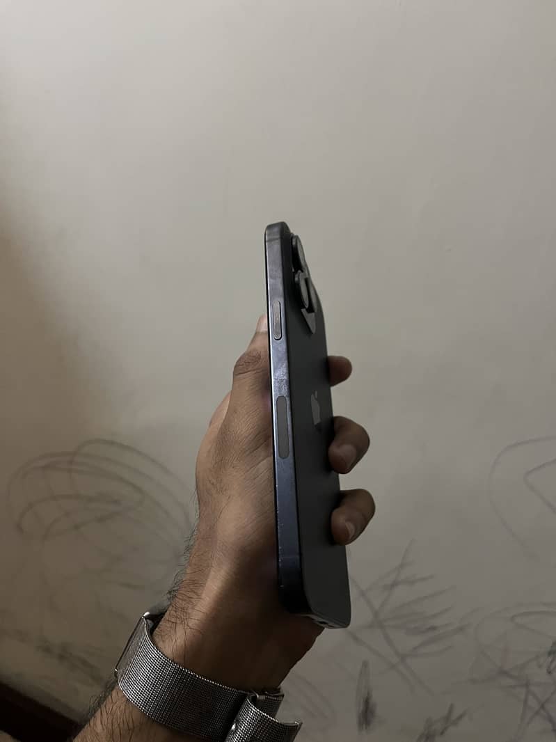 Apple iPhone 15 Pro Max 3