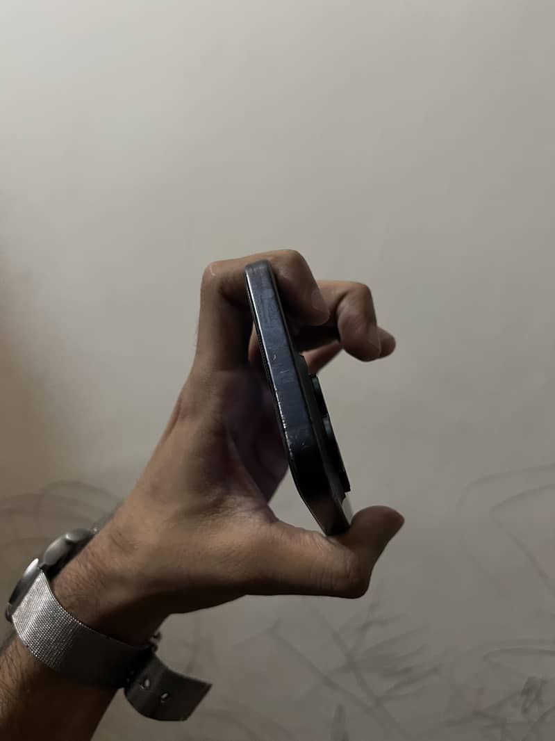 Apple iPhone 15 Pro Max 4