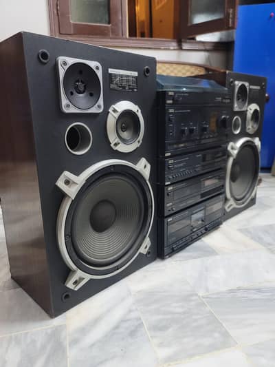AKAI 5 PIECE SOUND SYSTEM WITH PIONEER 10 INCHES 3 WAY SPEAKERS.