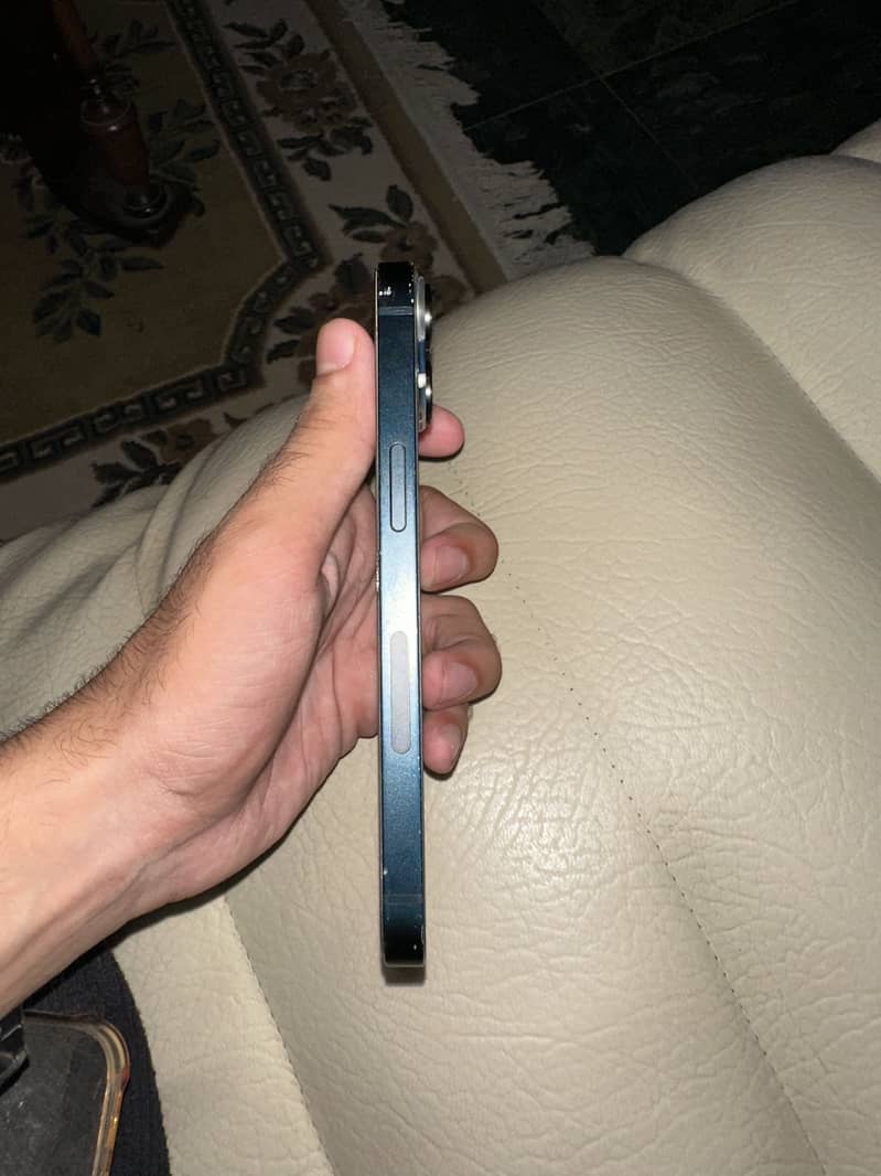 Apple iPhone 14 3