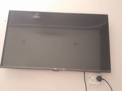 Original LG LCD 44 inch urgent sale only serious buyers contact