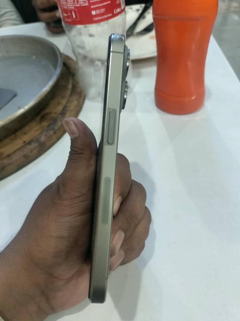 Apple iPhone 15 Pro 2