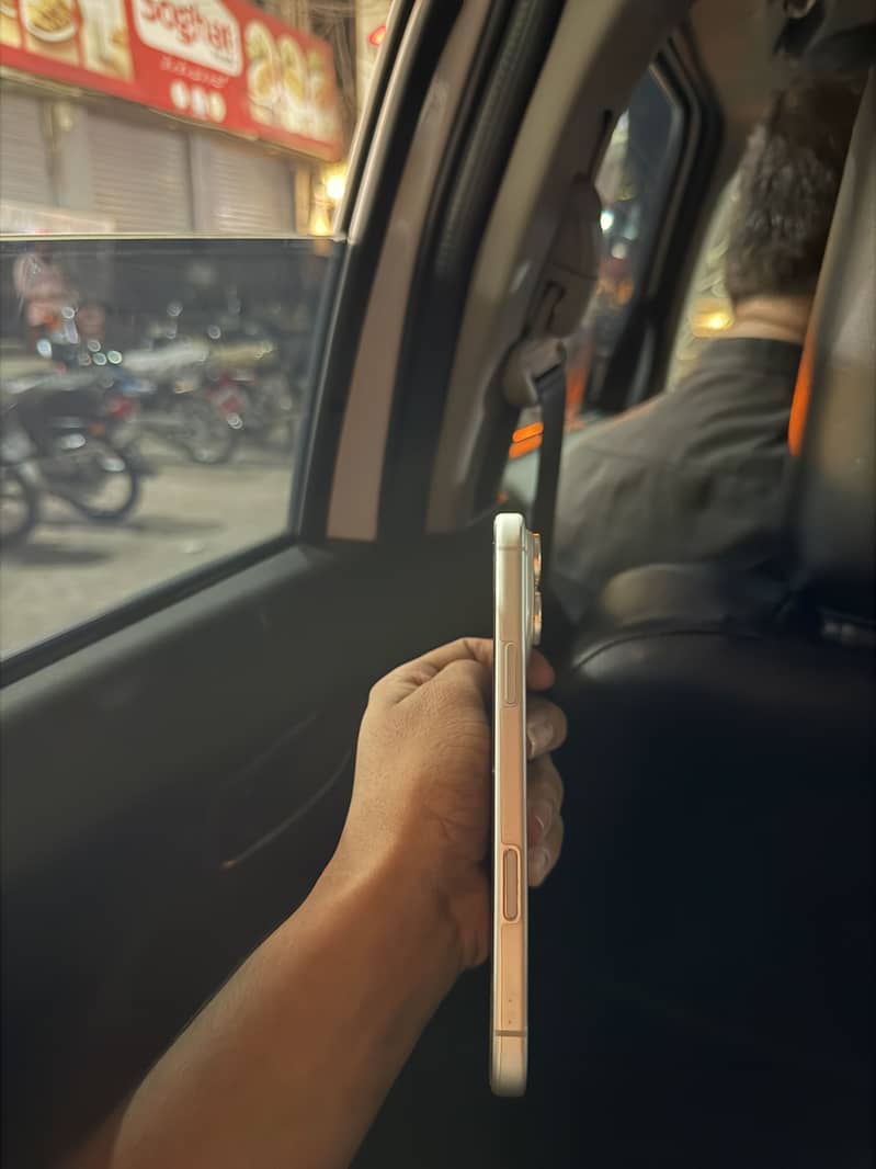 Apple iPhone 17 Pro Max 2
