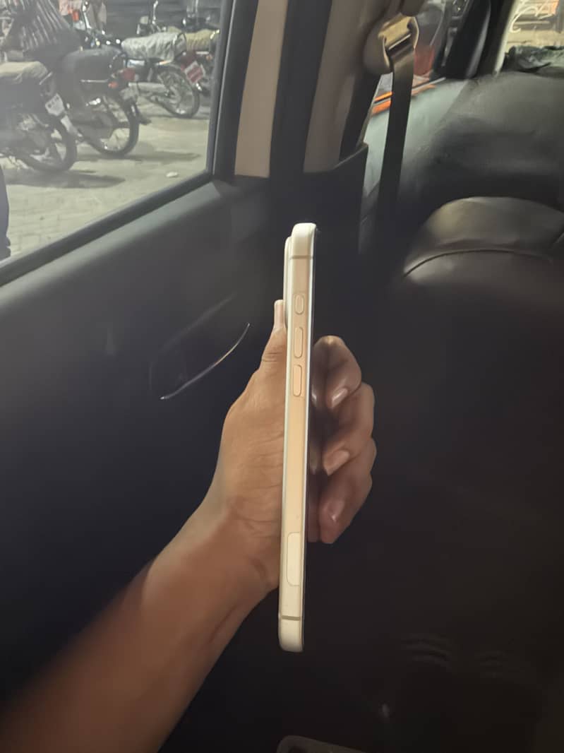Apple iPhone 17 Pro Max 4