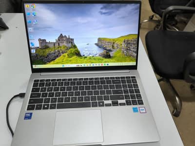 Samsung Galaxy Book 5 Ultra 7 AI Processor in Warranty 18 Cycles