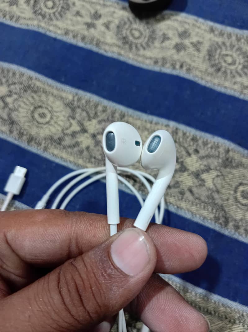 Original Apple EarPods with Type-C Conversion Cable 1