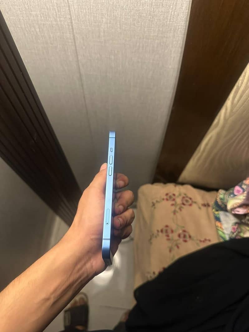 Apple iPhone 13 3