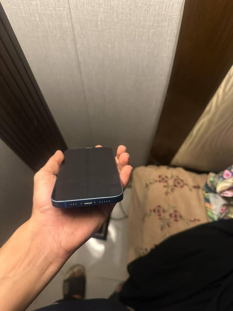 Apple iPhone 13 5