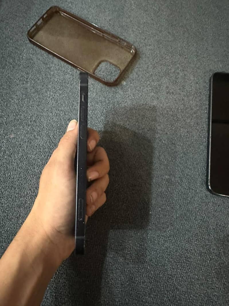 Apple iPhone 12 1