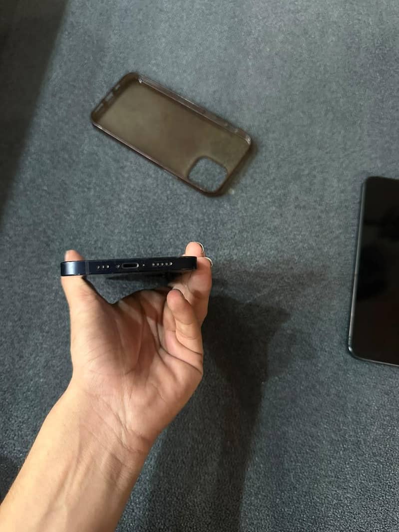 Apple iPhone 12 2