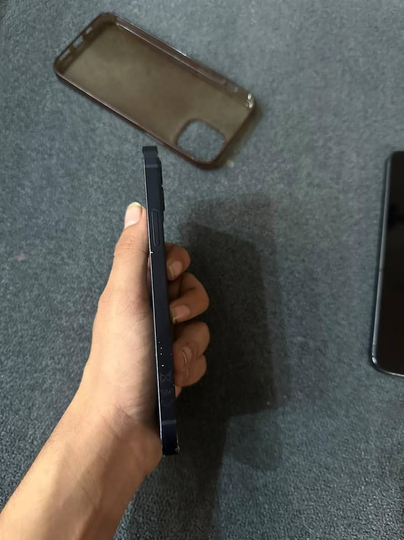 Apple iPhone 12 3