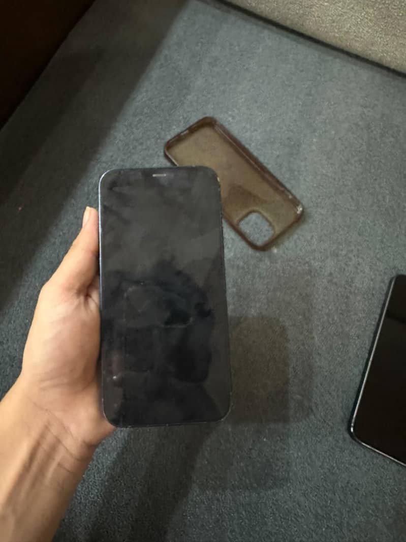 Apple iPhone 12 6