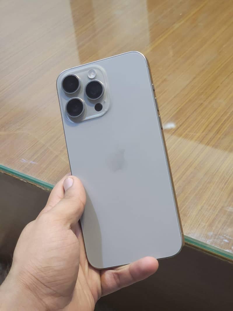 Apple iPhone 15 Pro Max 1