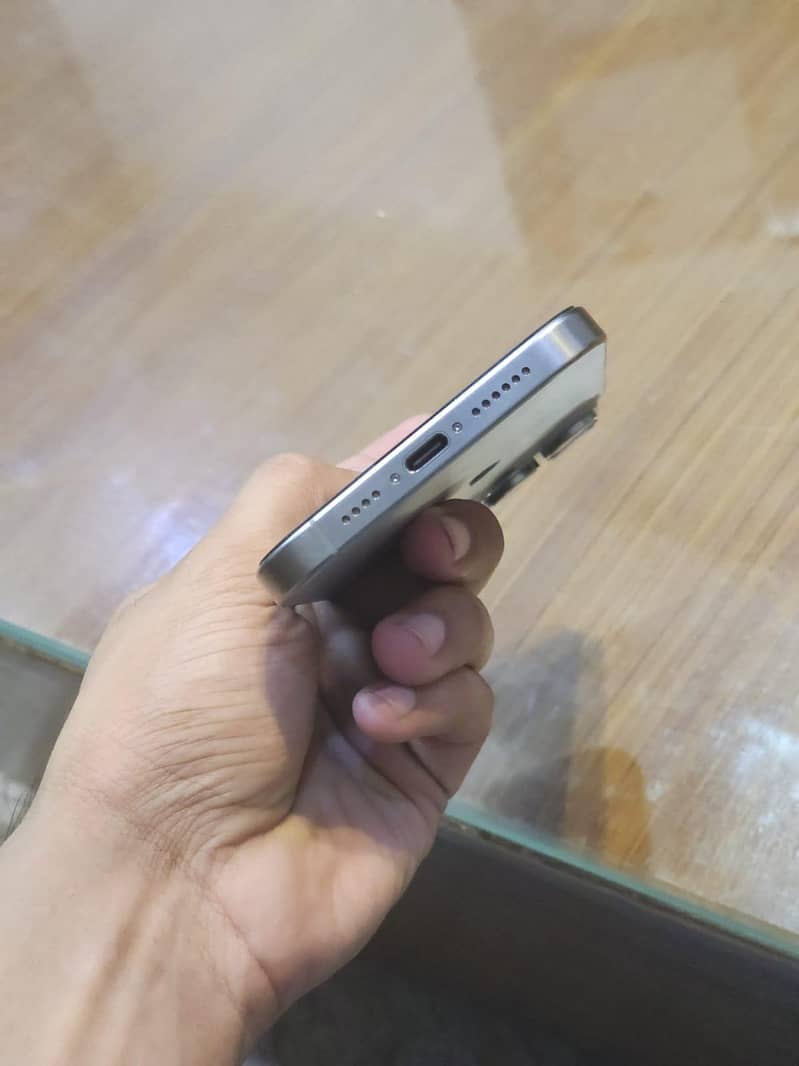 Apple iPhone 15 Pro Max 2