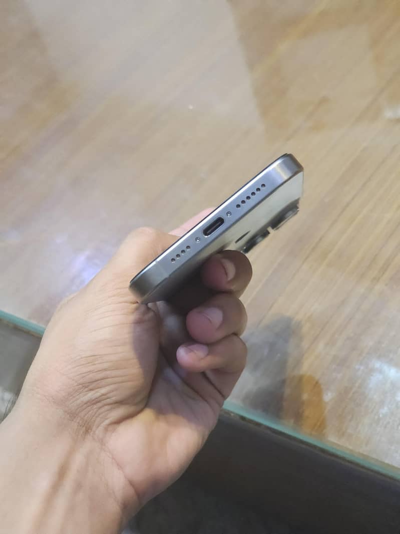 Apple iPhone 15 Pro Max 3