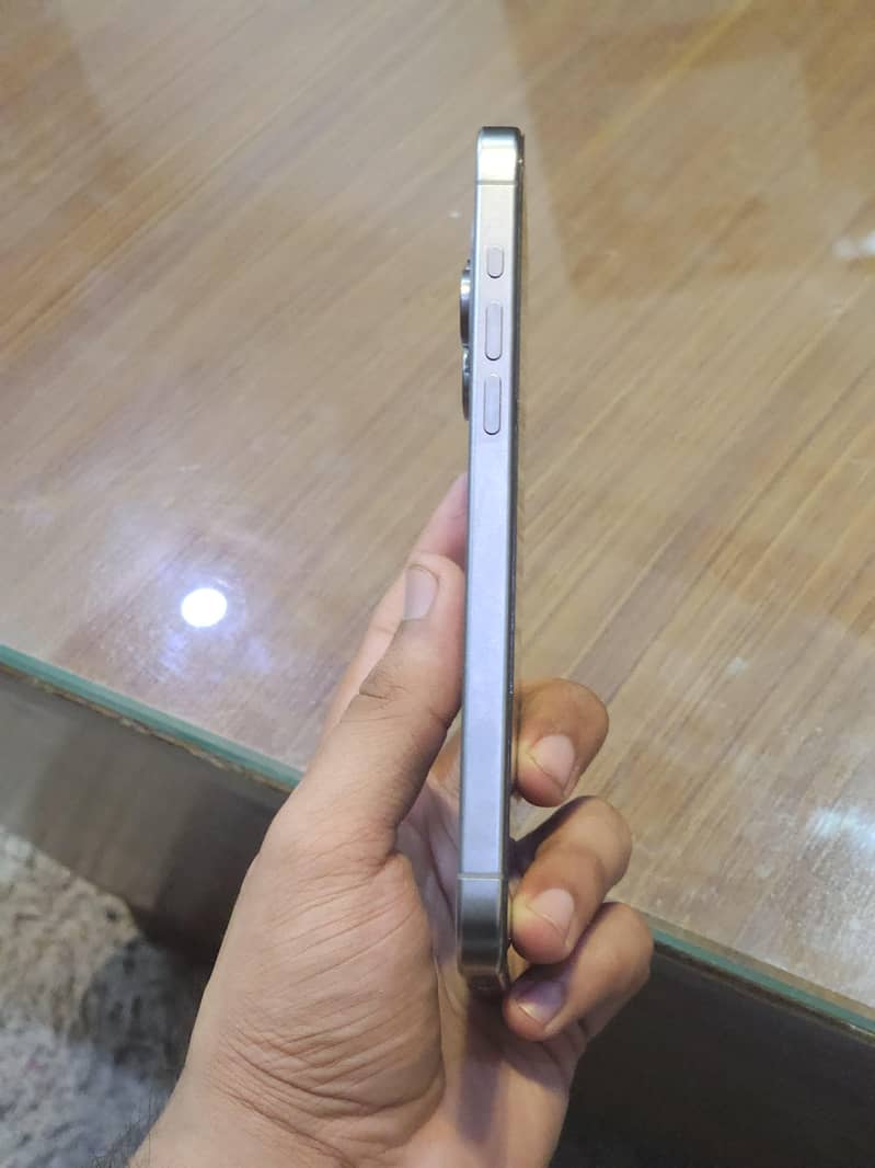 Apple iPhone 15 Pro Max 5