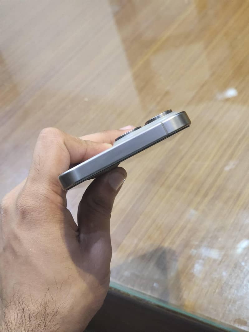 Apple iPhone 15 Pro Max 9