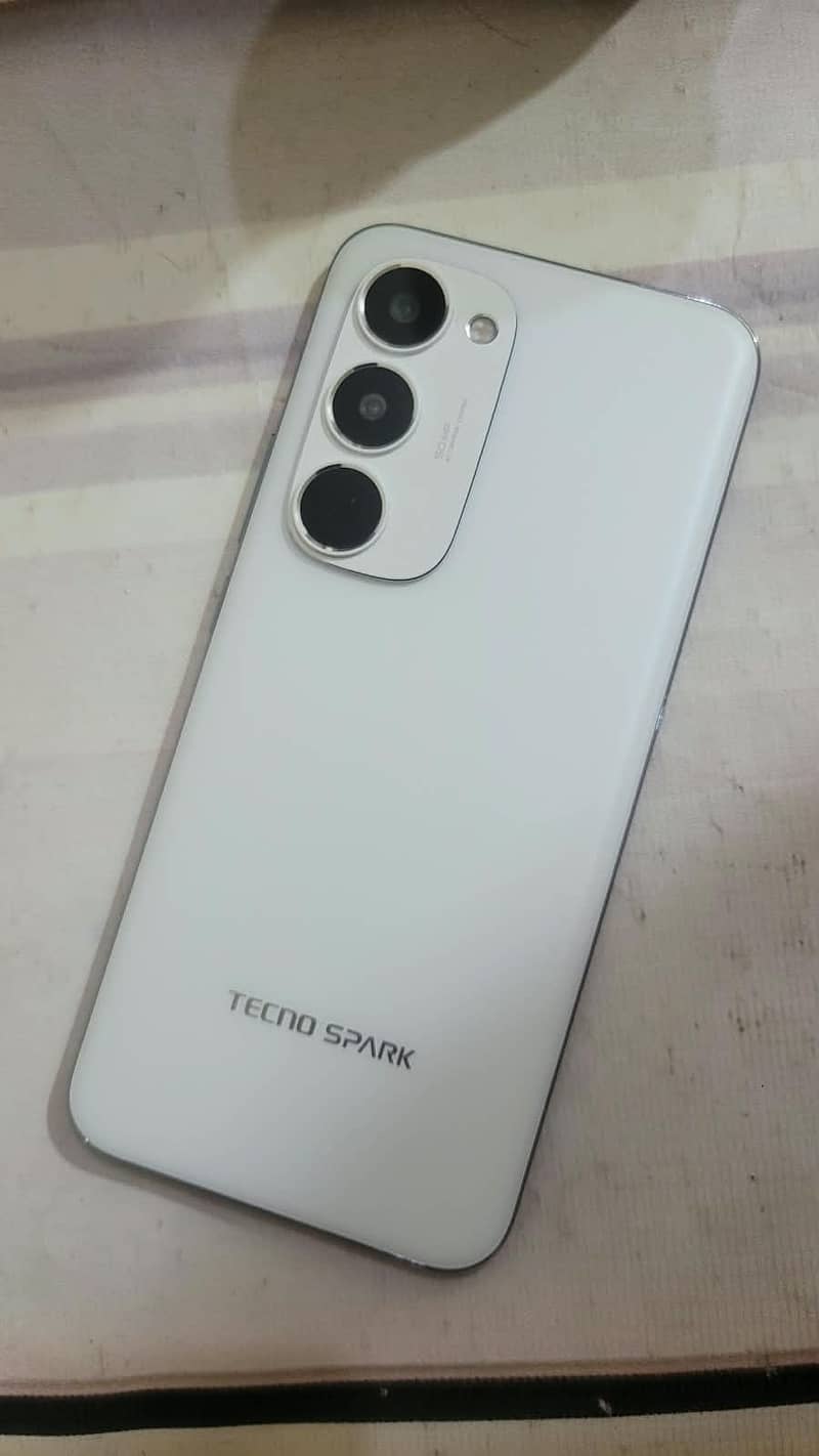 Tecno spark 40 pro plus 0