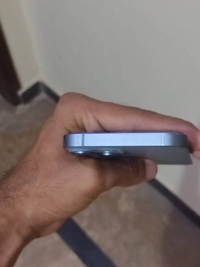 Apple iPhone 14 4